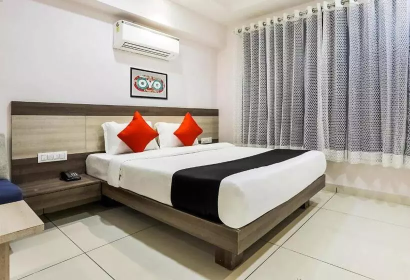 Fabhotel Meera Palace