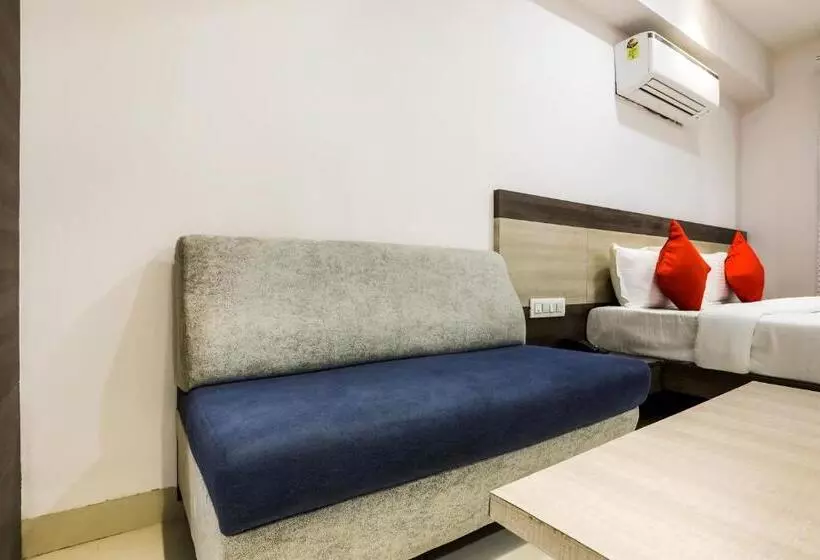 Fabhotel Meera Palace