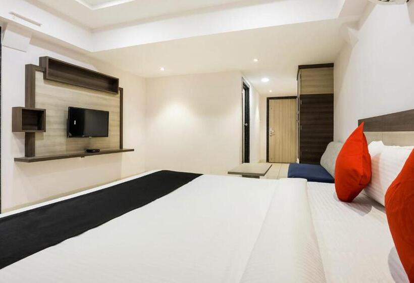 Fabhotel Meera Palace