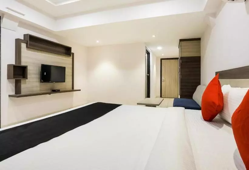 Fabhotel Meera Palace