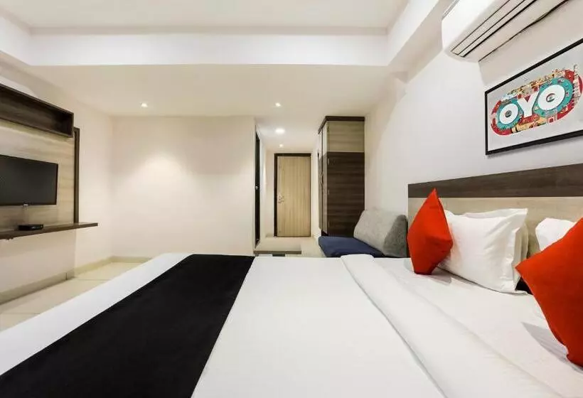 Fabhotel Meera Palace