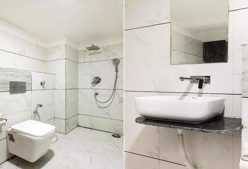 Fabhotel Meera Palace