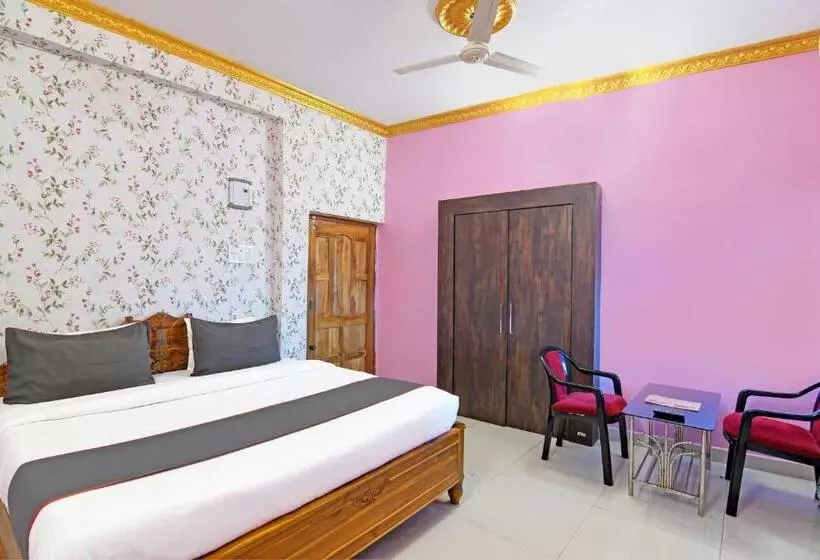 ホテル O Sri Govinda