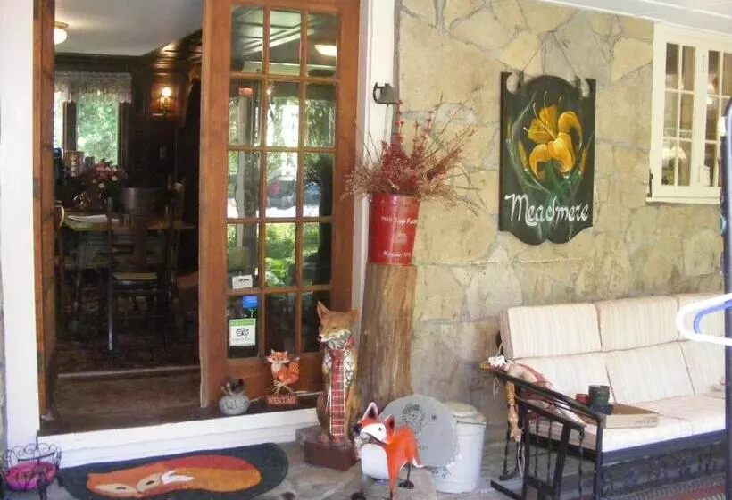 تختخواب و صبحانه The Tartan Fox At The Meadmere
