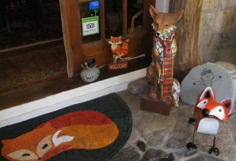 تختخواب و صبحانه The Tartan Fox At The Meadmere