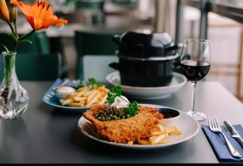 ホテル Badholmen Restaurang & Rum
