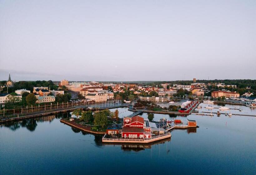 هتل Badholmen Restaurang & Rum