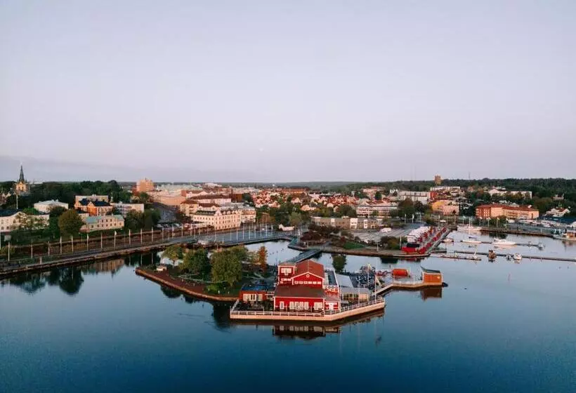 ホテル Badholmen Restaurang & Rum