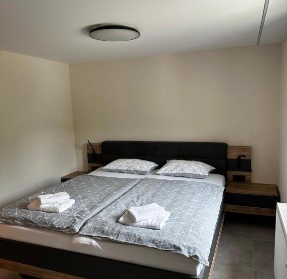 هتل Martinova Izba   Rooms & Apartments