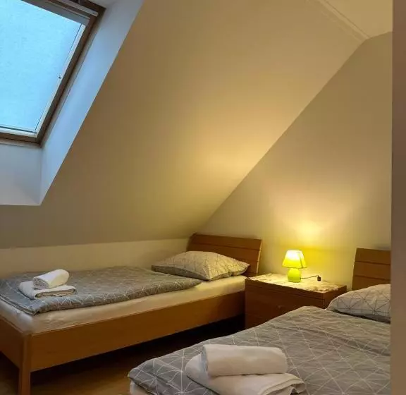 هتل Martinova Izba   Rooms & Apartments