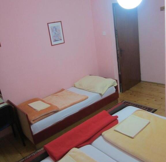 پانسیون Bravo Guest House