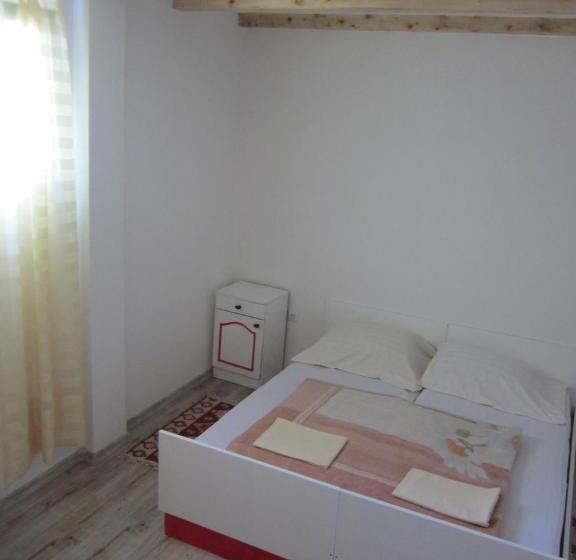 پانسیون Bravo Guest House