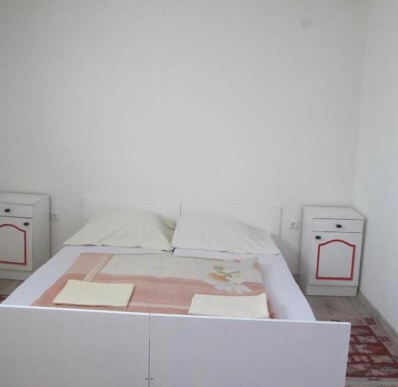 پانسیون Bravo Guest House