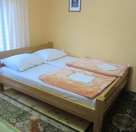 پانسیون Bravo Guest House