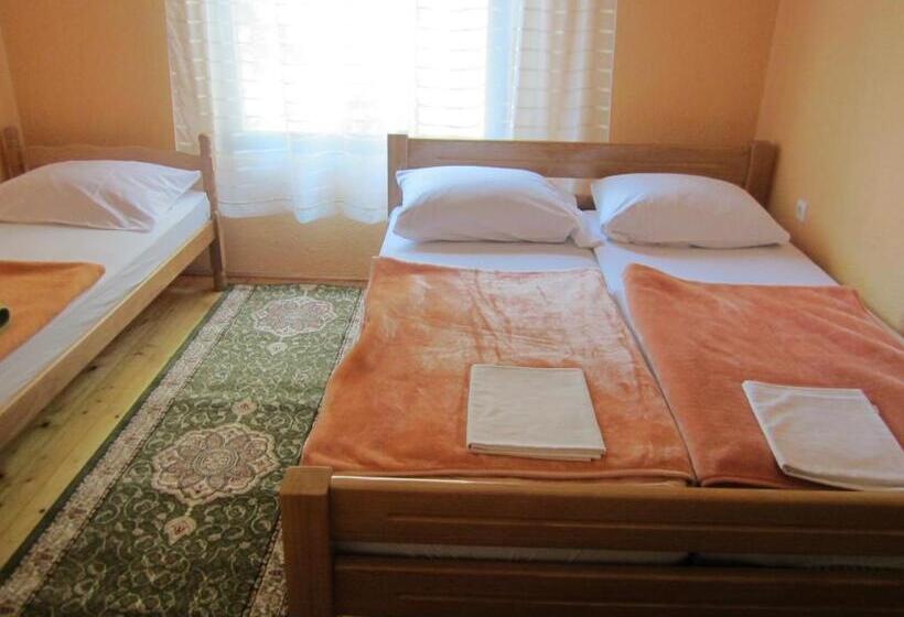 پانسیون Bravo Guest House