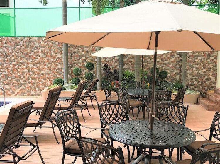 בית מלון כפרי Savannah Resort