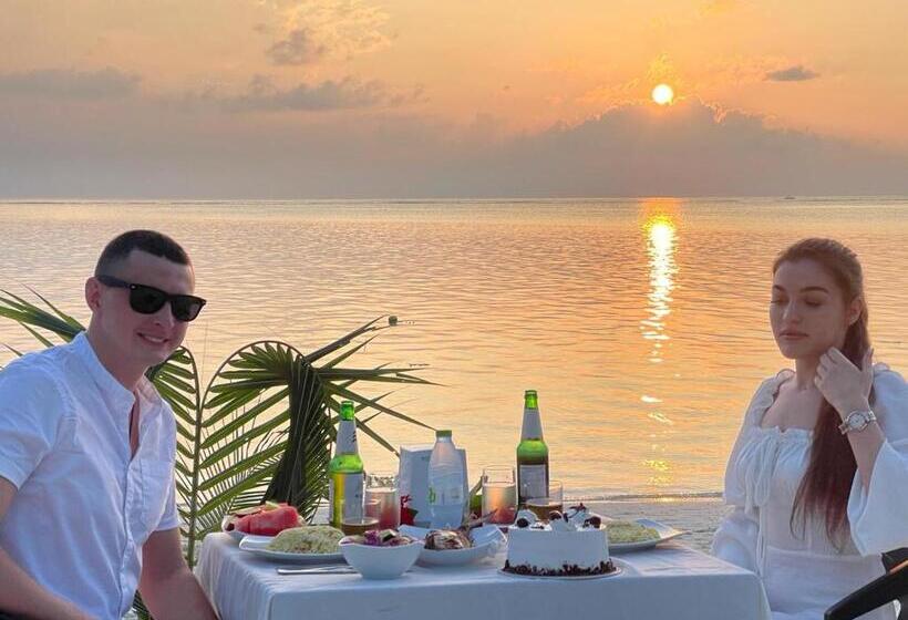 هتل Thoddoo Island Holiday Inn