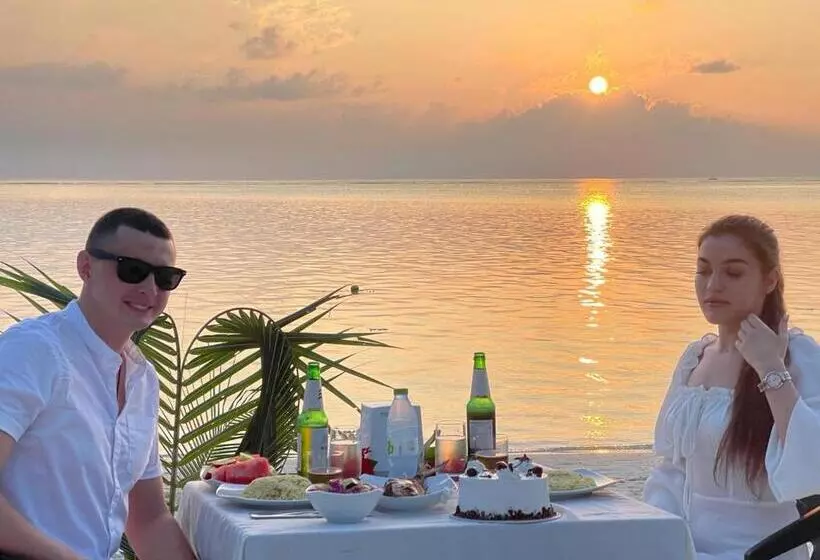 هتل Thoddoo Island Holiday Inn