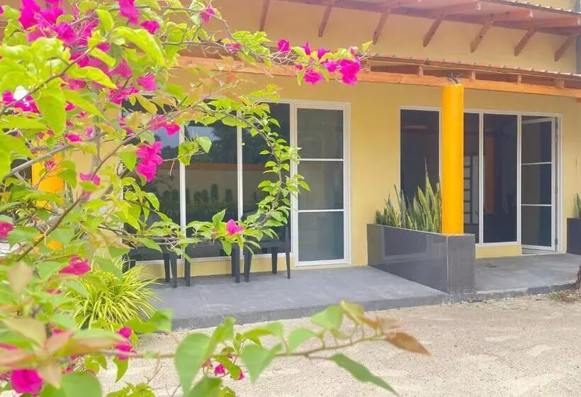 هتل Thoddoo Island Holiday Inn