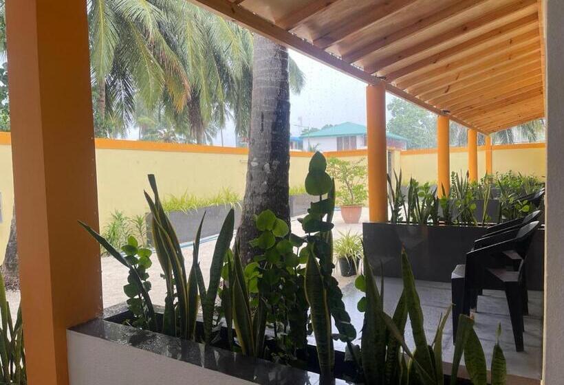 هتل Thoddoo Island Holiday Inn