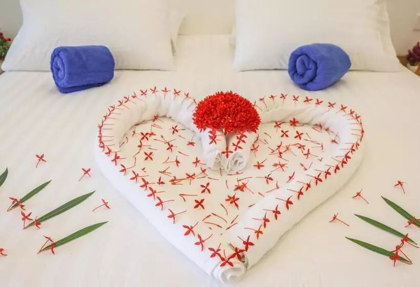 هتل Thoddoo Island Holiday Inn