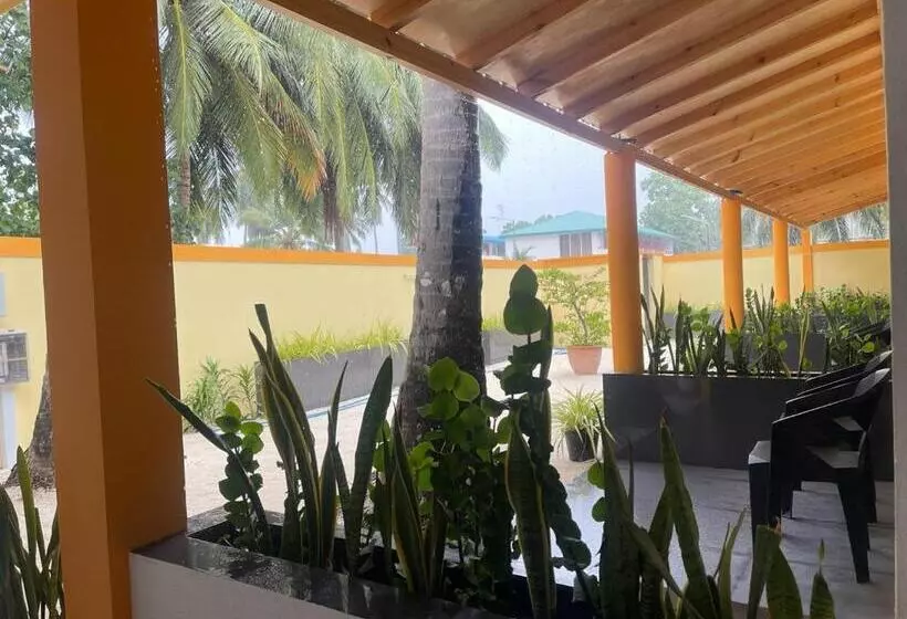 هتل Thoddoo Island Holiday Inn