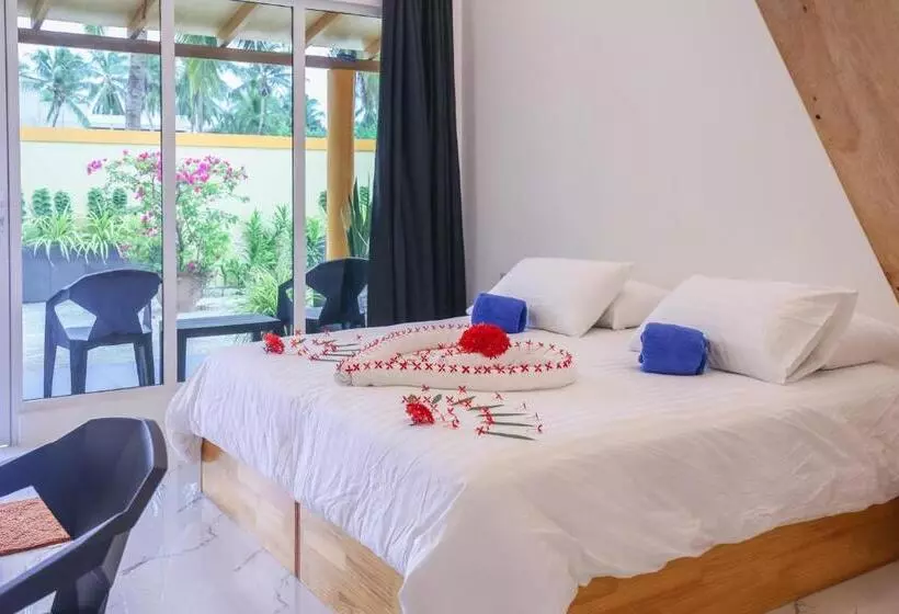 هتل Thoddoo Island Holiday Inn