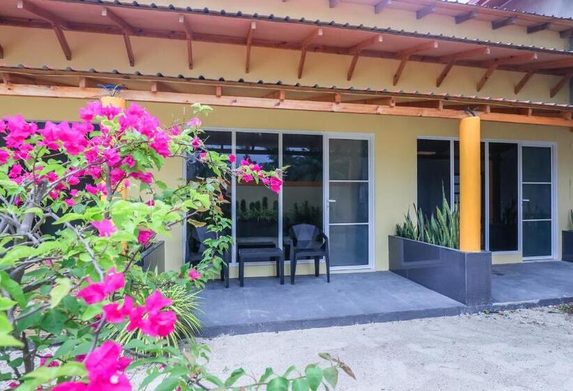 هتل Thoddoo Island Holiday Inn