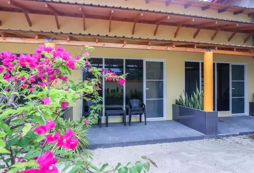 هتل Thoddoo Island Holiday Inn