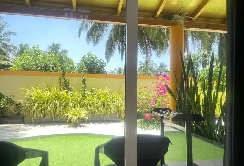 هتل Thoddoo Island Holiday Inn