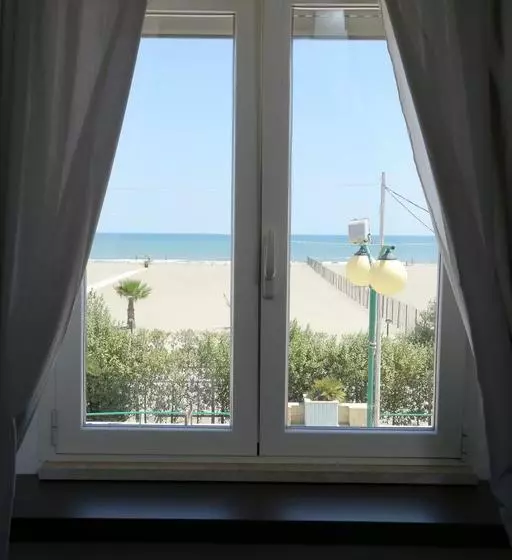 ベッドアンドブレックファースト Rooms La Perla Del Mare