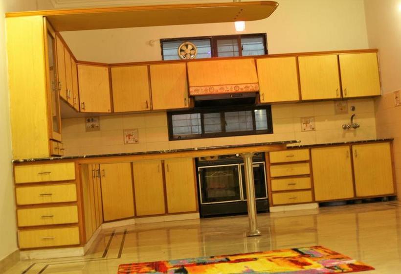 هتل Elegant Guest House Karachi