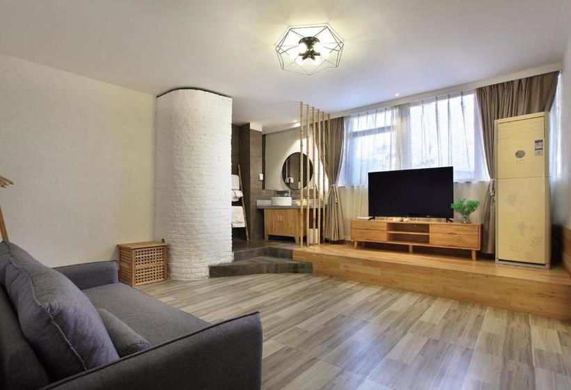 Hotelli Sky Garden Inn