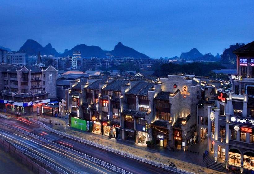 Hotelli Sky Garden Inn