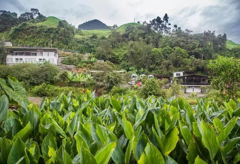 هتل Termales Tierra Viva