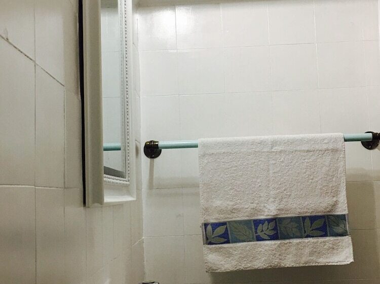 Lopez Hostel & Suites