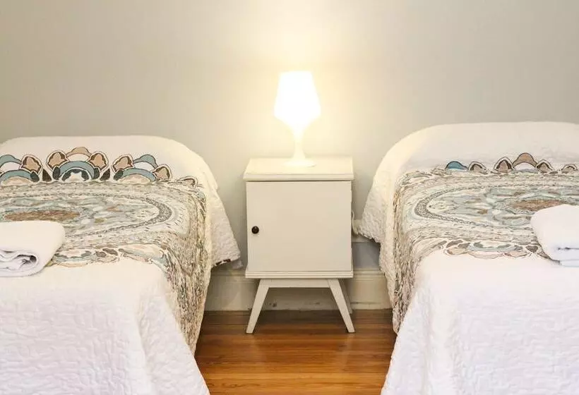 Lopez Hostel & Suites