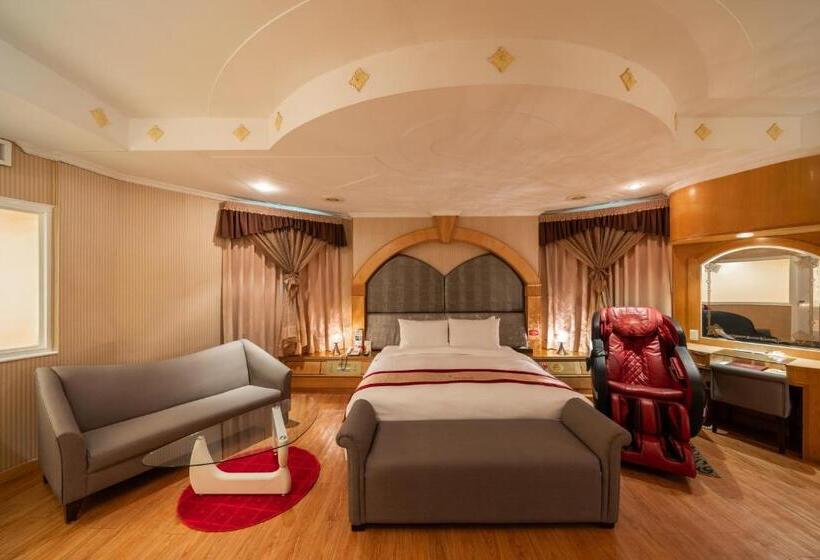 Natoli Motel