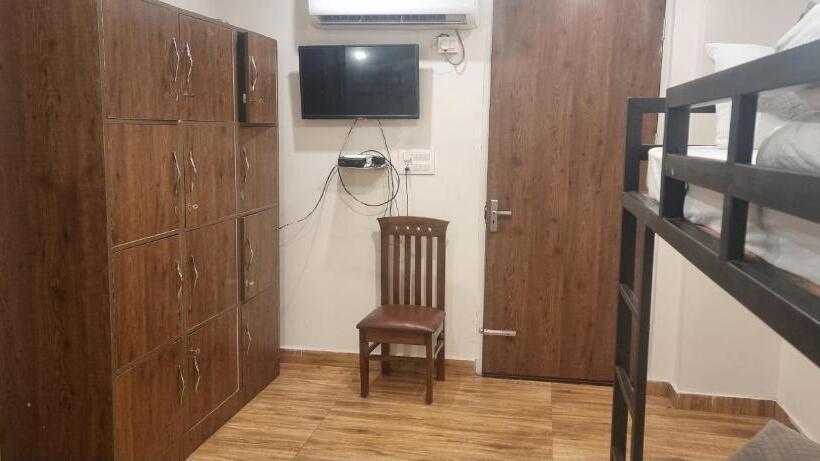 ホテル Around Stays Luxuria