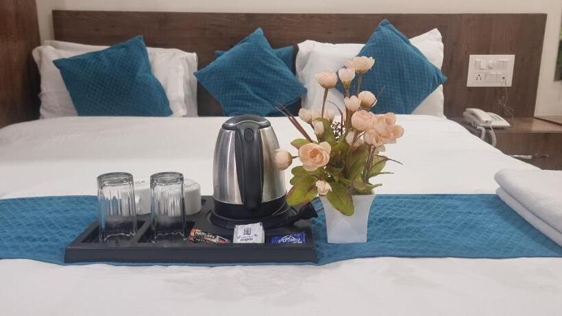 ホテル Around Stays Luxuria