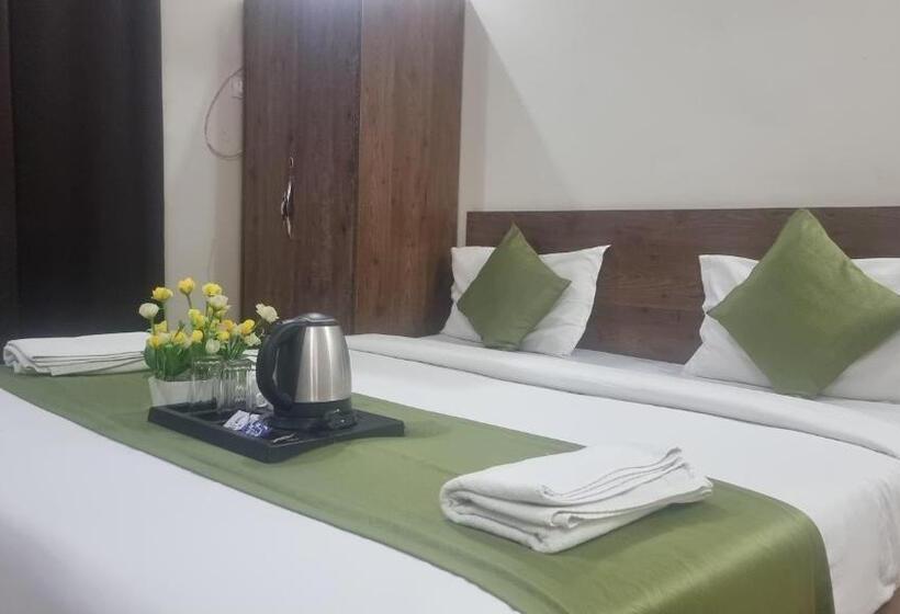 ホテル Around Stays Luxuria