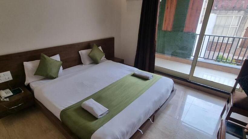 ホテル Around Stays Luxuria