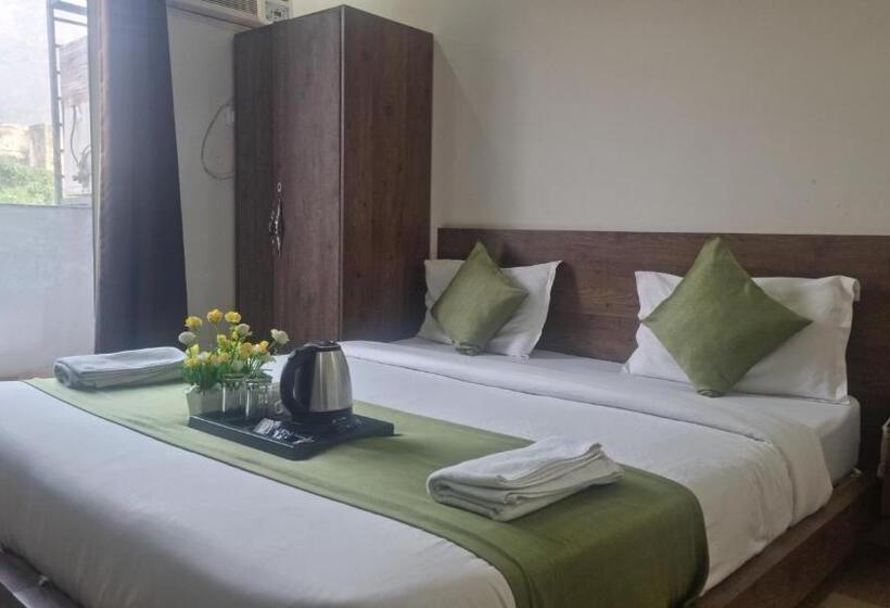 ホテル Around Stays Luxuria