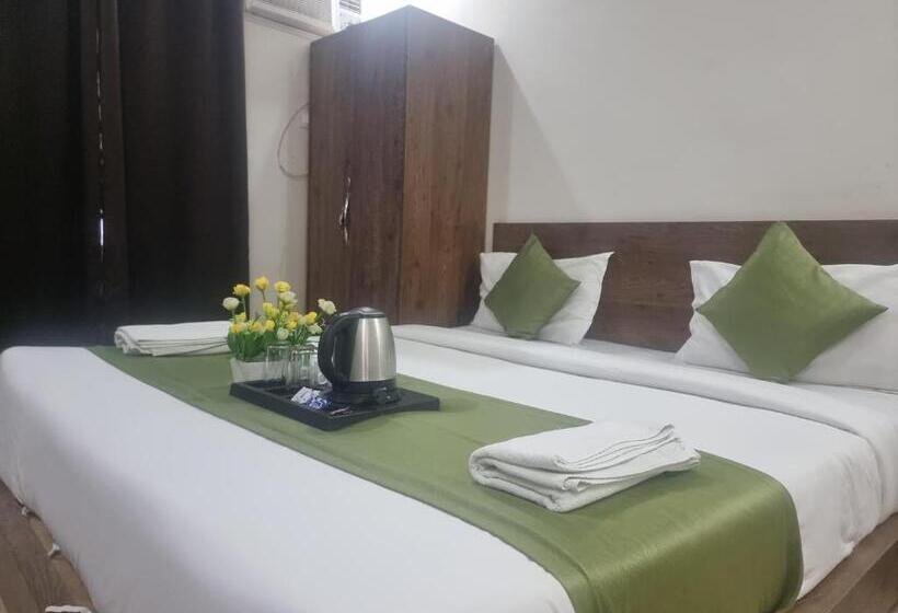 ホテル Around Stays Luxuria