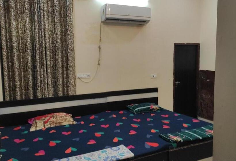 בית מלון כפרי Braj Sarthi Dhaam