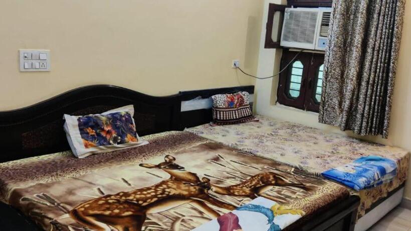 בית מלון כפרי Braj Sarthi Dhaam