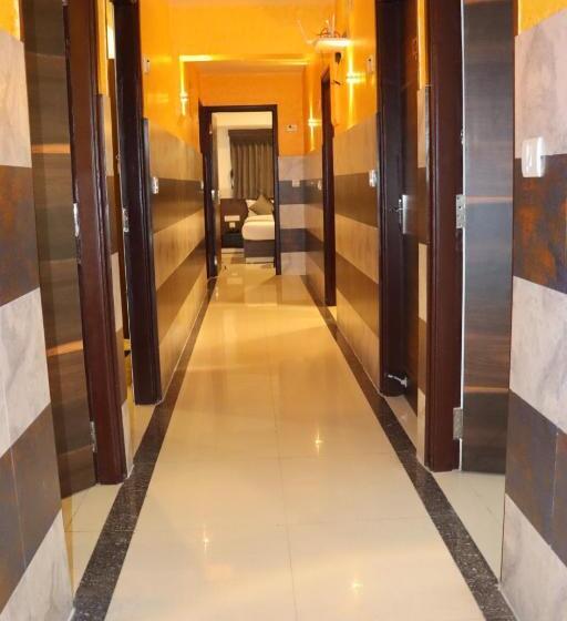 Hotel Royal N Comforts