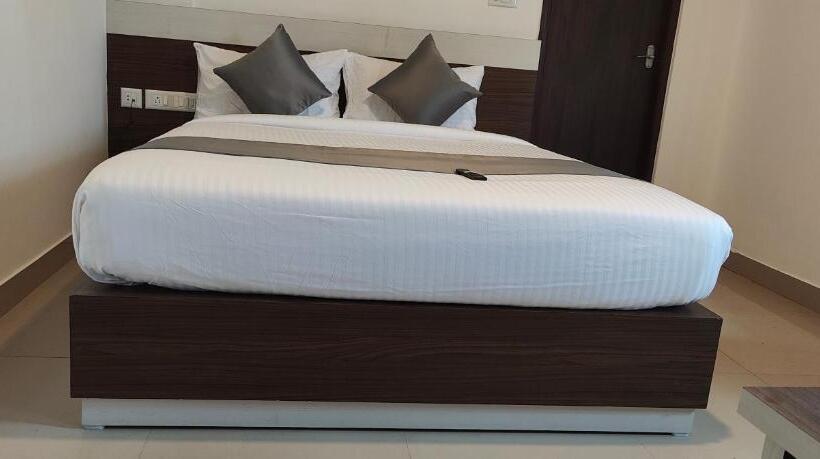 Hotel Royal N Comforts