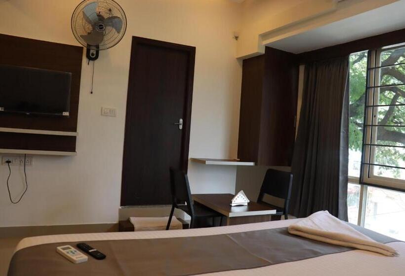 Hotel Royal N Comforts