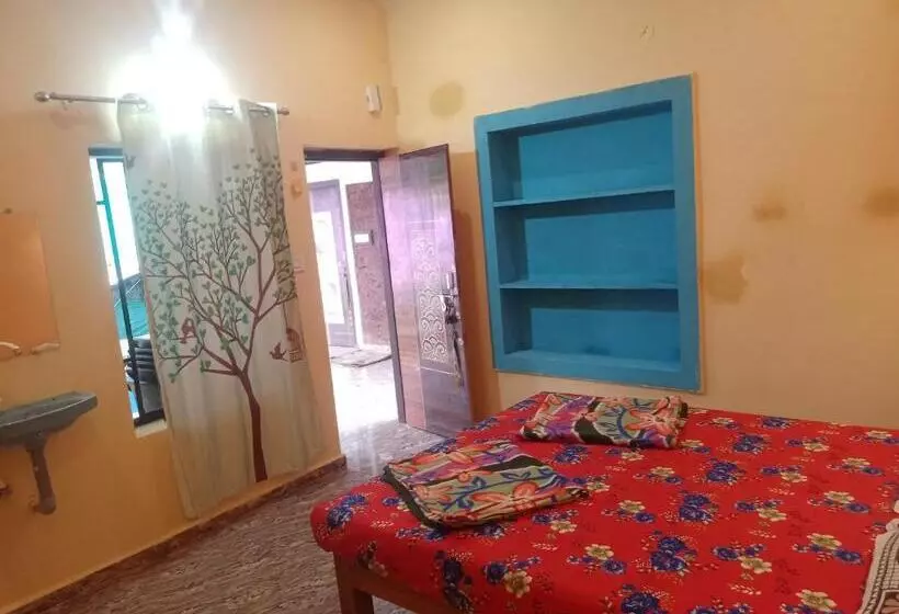 ベッドアンドブレックファースト Gangotri Cafe And Rooms